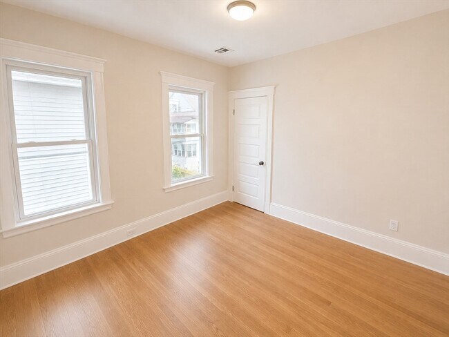 Foto del edificio - 9 Bradford Ave