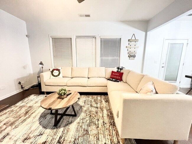 Foto del edificio - 6009 Mock Ives Ct NE