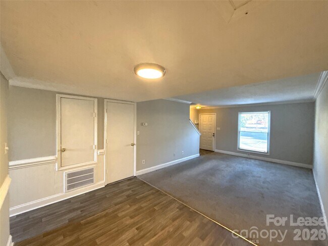 Foto del edificio - 7906 Oak Meadow Ct