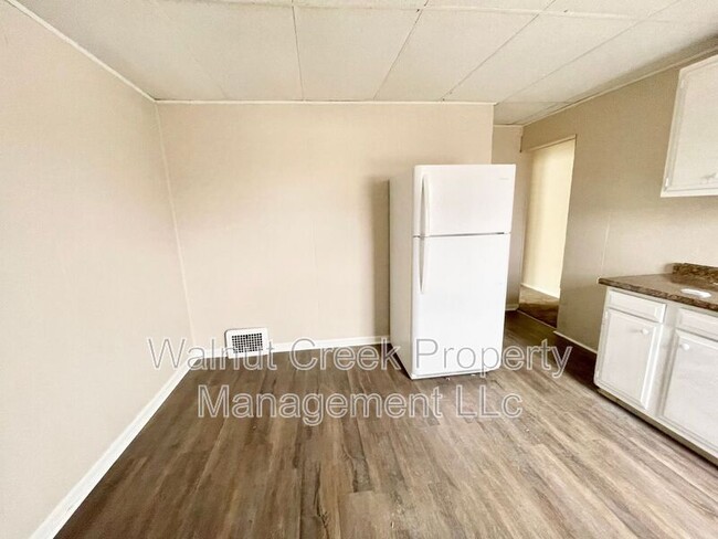 Building Photo - 810 E Erie Ave