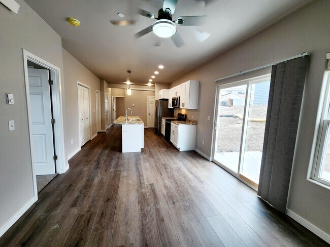 Building Photo - 2634 Hennessy Dr