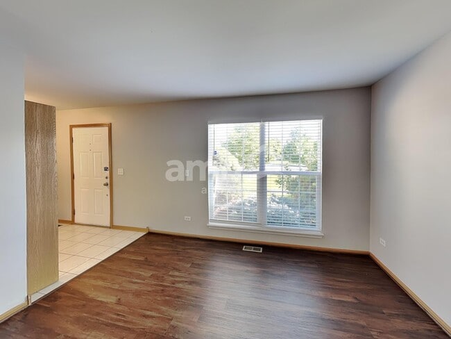 Building Photo - 347 Deering Ln