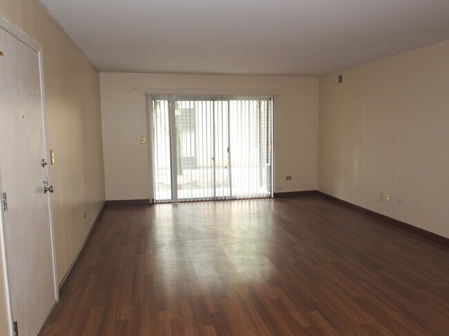 Foto del edificio - 6158 Knoll Way Dr