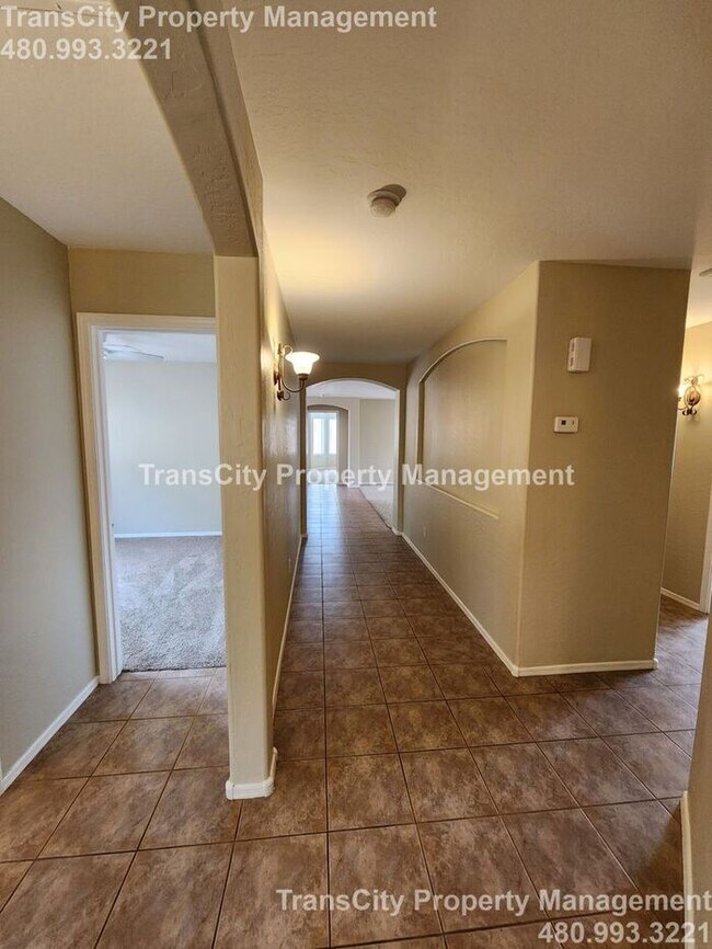 Building Photo - Gilbert Home for Rent 4 Bedrooms - 2 Bathr...