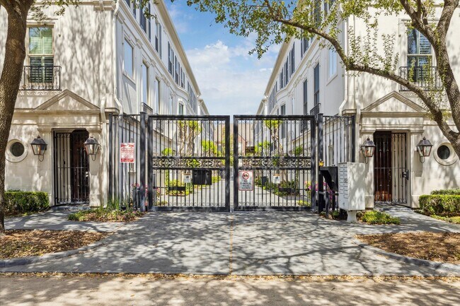 Foto del edificio - 190 Oak Pl