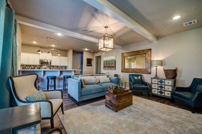 Foto del edificio - 3 Bed/ 3.5 Bath Townhome WITH Private Backyard and Garage! August Move in!