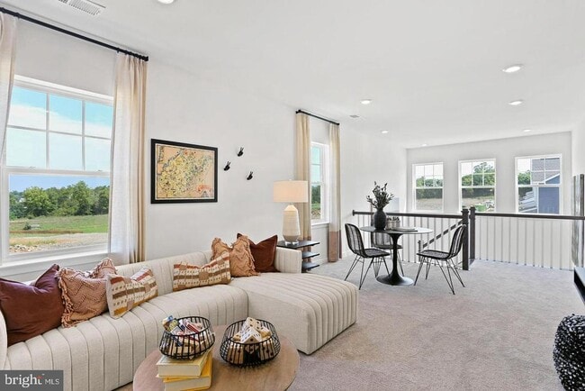 Building Photo - 400 Silver Birch Dr