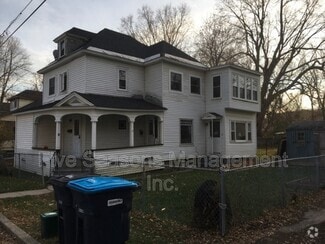Building Photo - 7 Champlain Pl