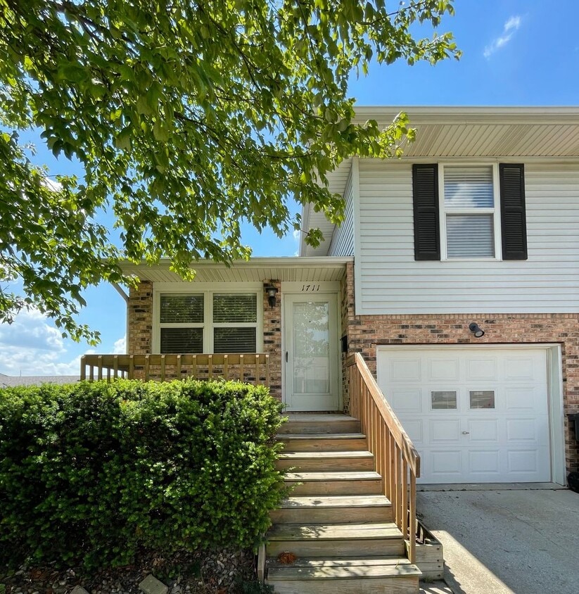 Primary Photo - 2 Bedroom Townhome - Close to ISU Campus &...