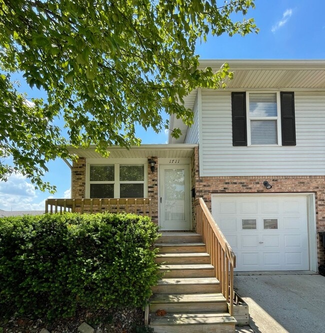 Building Photo - 1711 Rockingham Dr