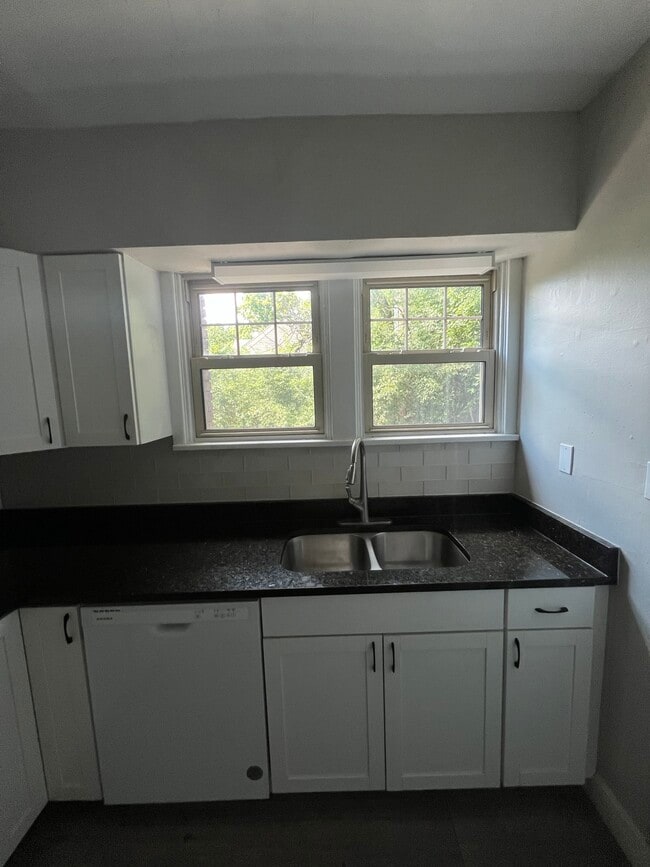 Building Photo - 4038 Clifton Ave
