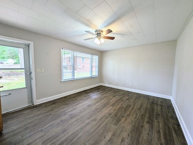 Foto del edificio - 213 E Weatherspoon St