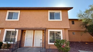 Building Photo - 1418 E Knoll Cir