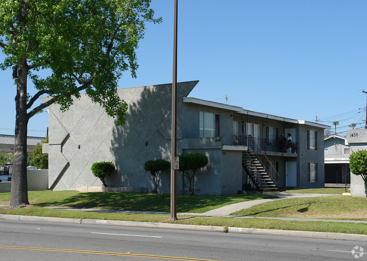 Primary Photo - 1442 S Raitt St