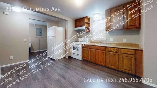 Foto del edificio - 23574 Columbus Ave