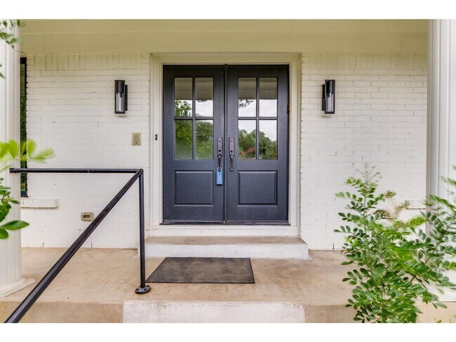 Foto del edificio - 8700 Mountainwood Cir