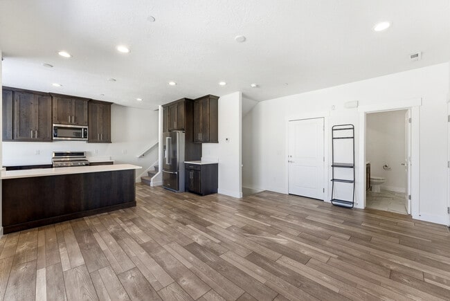 Building Photo - 3342 Santa Fe Rd