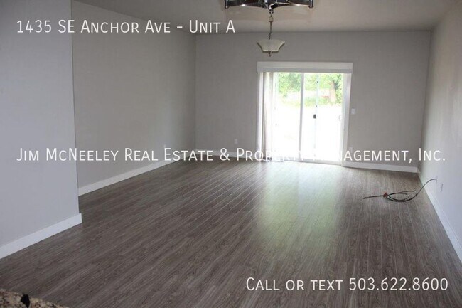 Foto del edificio - Sorry, no pets! 3 Bed/ 2 Bath Duplex Avail...