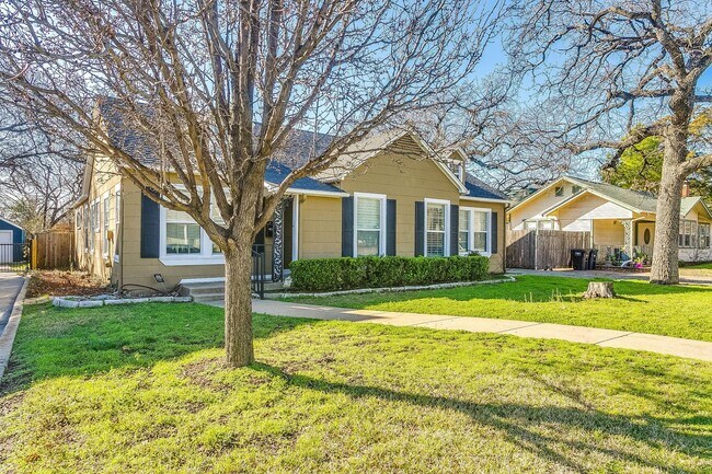 Foto del edificio - Well Maintained 3 Bed 2 Bath with Large Ba...