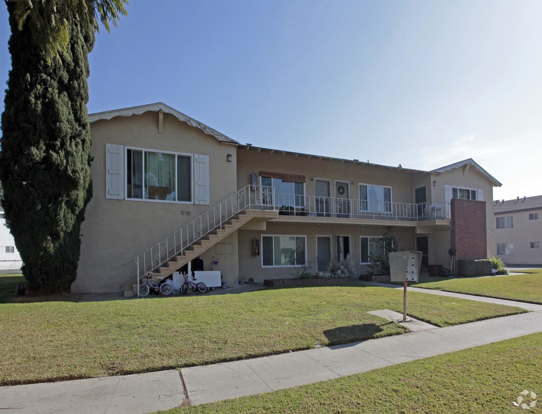 Building Photo - 12582 Flower St