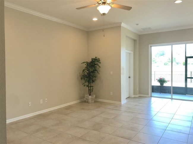 Foto del edificio - 576 Crescent Key Drive