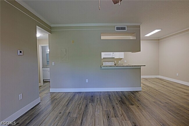 Building Photo - 11540 Villa Grand