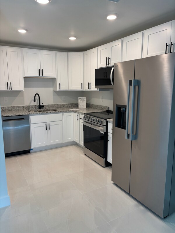 Foto del edificio - 2409-2411 Churchill Ave N