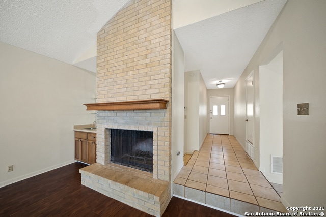 Building Photo - 8731 Welles Dale Dr