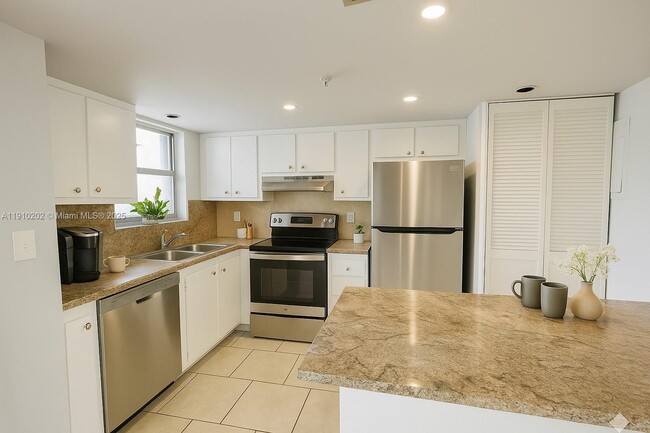 Foto del edificio - 555 NE 30th St