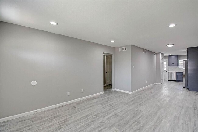 Foto del edificio - 1104 W Tri Oaks Ln
