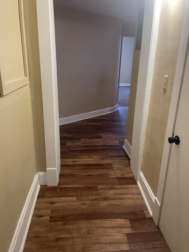 319 W 2nd St Unit B, Muscatine, IA 52761 Apartments in Muscatine, IA