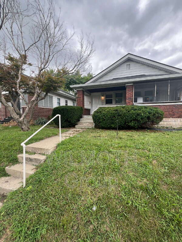 Primary Photo - 854 N Bradley Ave