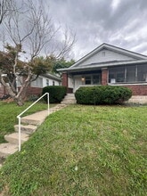 Building Photo - 854 N Bradley Ave