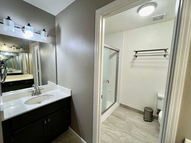 Foto del edificio - Welcome to this beautiful 3-bedroom, 2-bathroom condo in the desirable Avalon at Eagles Crossing