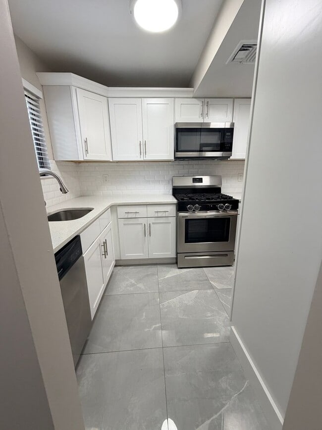 Building Photo - 5 Wren Way