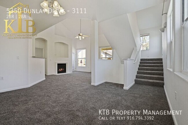 Building Photo - Wonderful 2 bedroom Condo, 2 Car garage