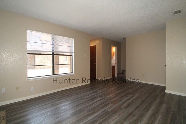 Building Photo - 2607 Bermuda Dr