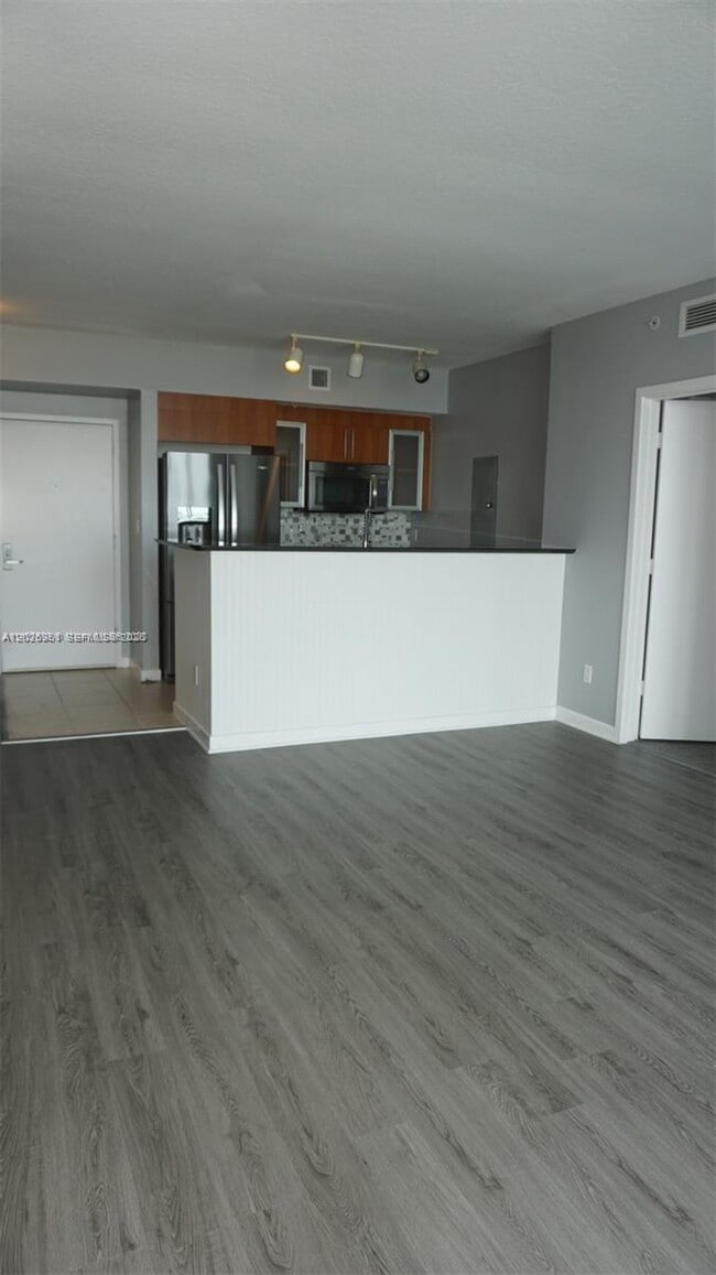 Building Photo - 325 S Biscayne Blvd