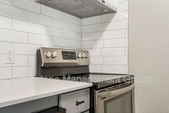 Foto del edificio - 2618 E 8th St