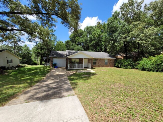 Building Photo - 1568 Texas Pkwy Crestview. January Move-in...