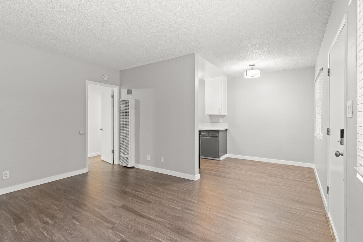 Foto principal - 539 E 11th St