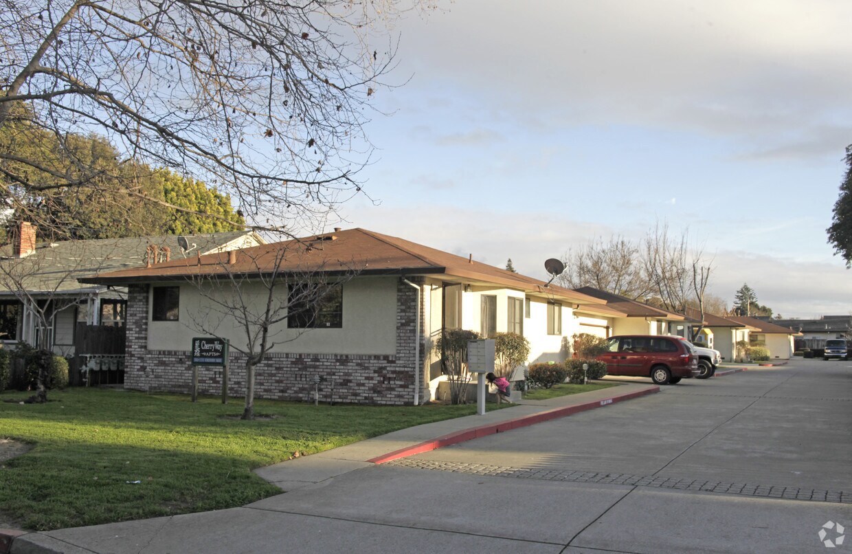 Primary Photo - 763-773 Cherry Way