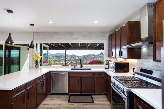 Foto del edificio - Mt. Helix Ranch Home with Views