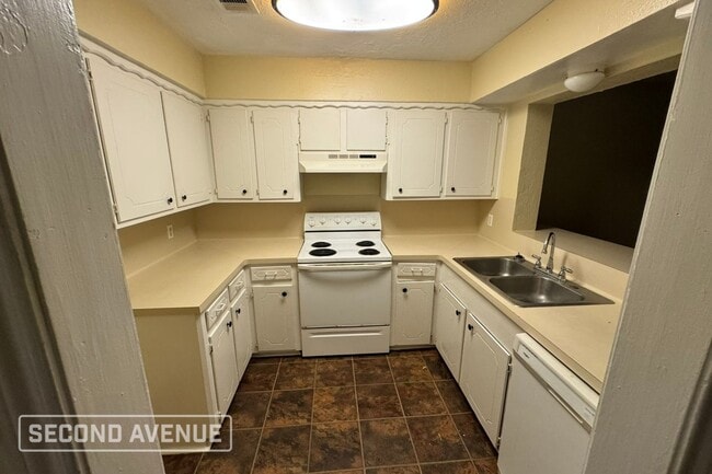 Building Photo - 1813 Country Village Blvd