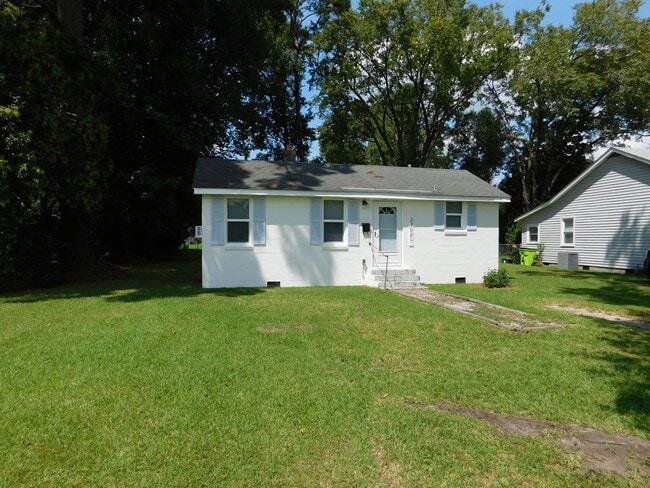 Building Photo - 2208 1/2 Spencer Avenue