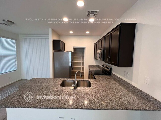 Building Photo - 1447 S Colt Dr