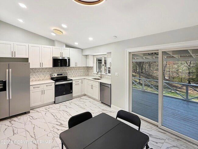 Foto del edificio - 308 Hemlock Ln