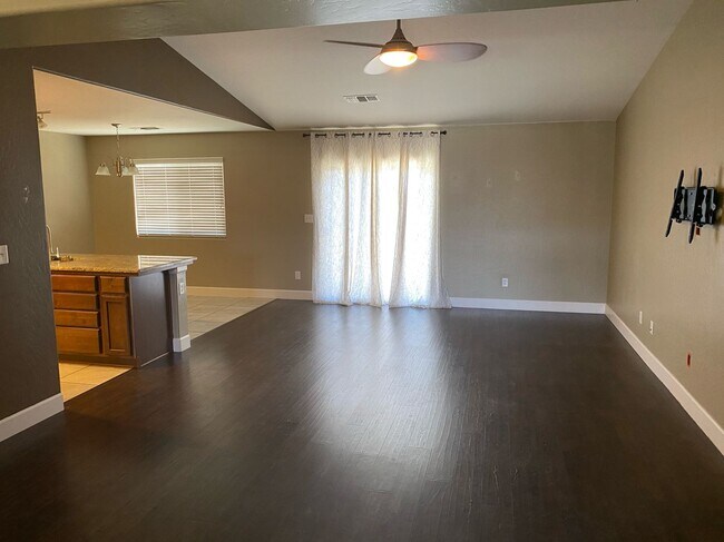 Foto del edificio - 2654 W Prescott Ave