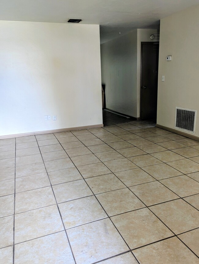 Building Photo - 1062 Orienta Ave