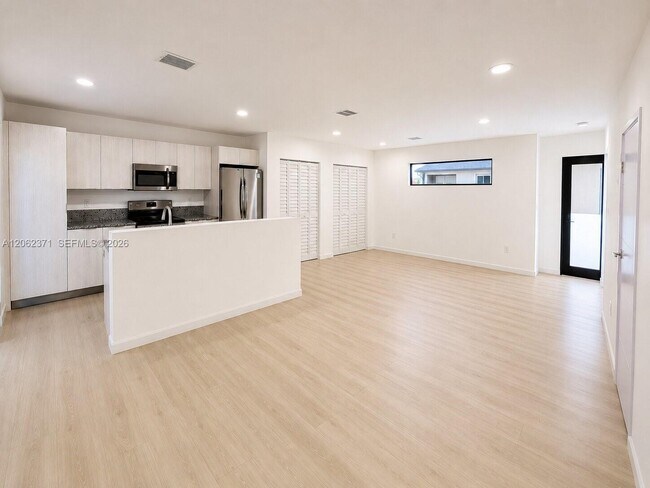 Foto del edificio - 552 NW 7th St